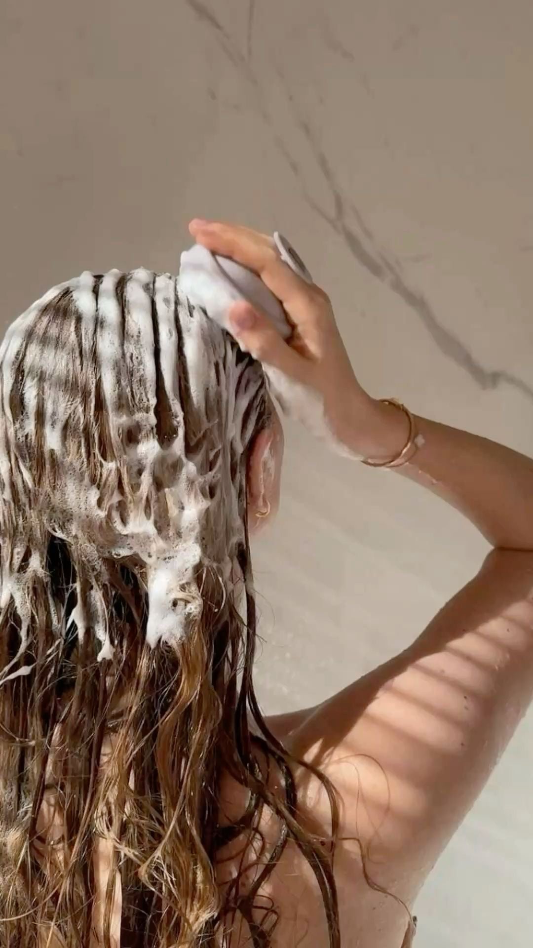 Masseur de Cuir Chevelu : L'Accessoire Bien-Être Indispensable pour des Cheveux en Pleine Santé